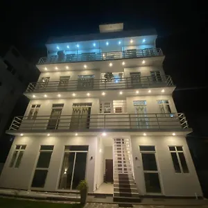 Near Colombo Airport Катунаяка